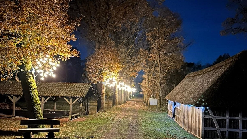 Weihnachtliche Beleuchtung am Historischen Moorhof Augustendorf © Stephanie Schriefer